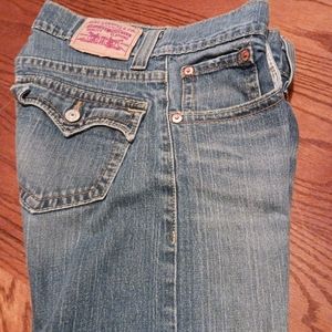 Levis 542